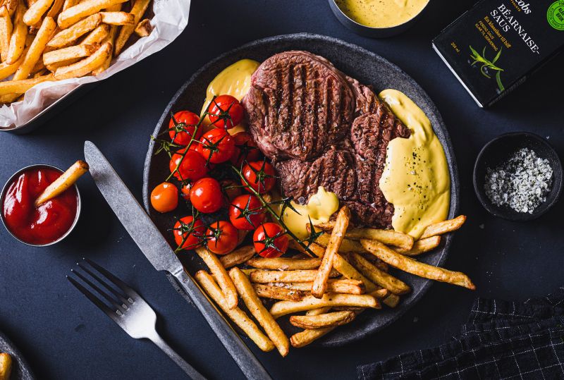 Biff, pommes frites og bearnaisesaus fra Jacobs Utvalgte