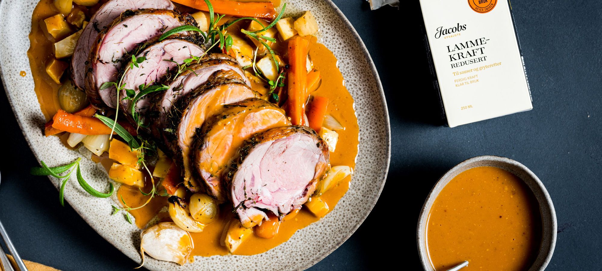 Lammekjøtt med lammesaus laget av Jacobs Utvalgte lammekraft