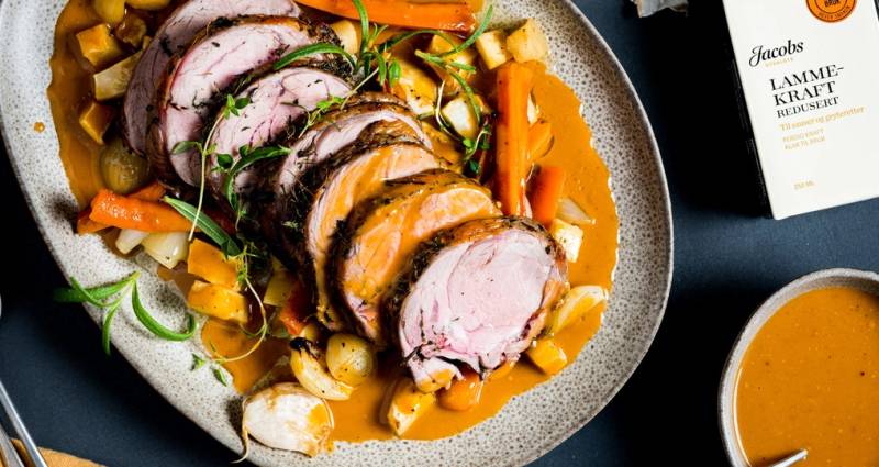 Lammekjøtt med lammesaus laget av Jacobs Utvalgte lammekraft