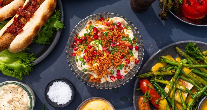 Potetsalat i skål tilbehør til Jacobs Utvalgte pølser i brød