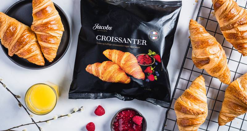 Croissanter på bord fra Jacobs Utvalgte
