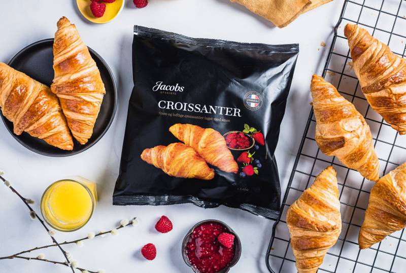 Croissanter på bord fra Jacobs Utvalgte