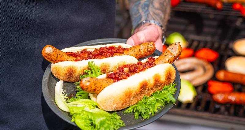 Pølser i brød med bacon fra Jacobs Utvalgte