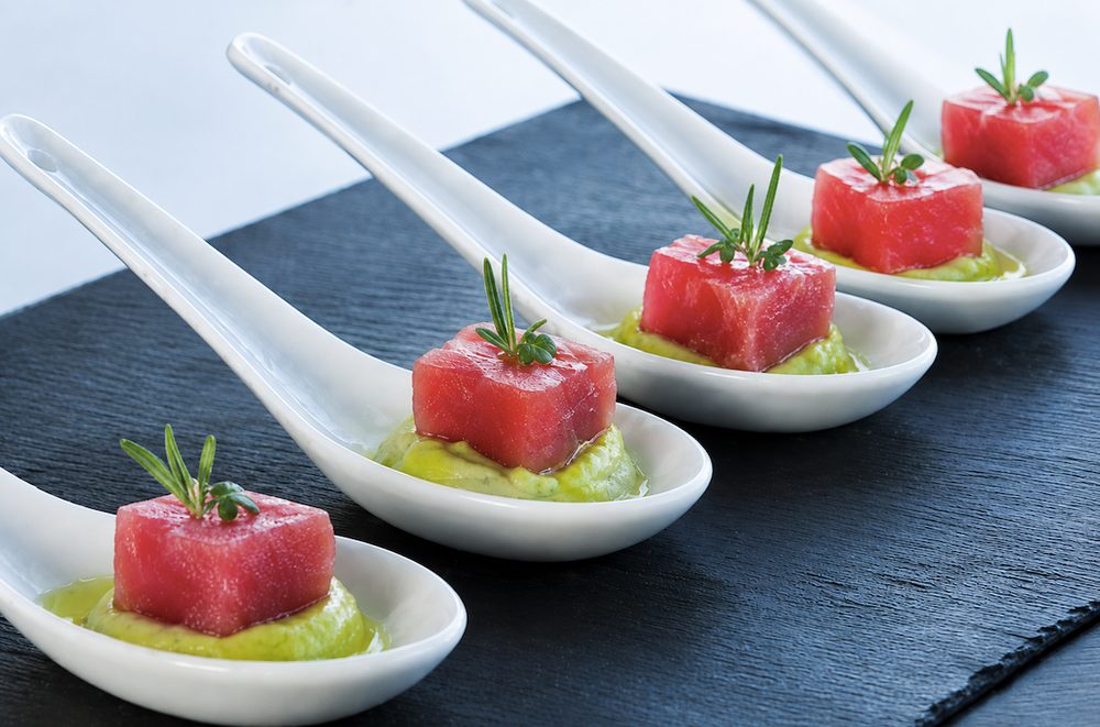 Tuna bites served with avocado mousse