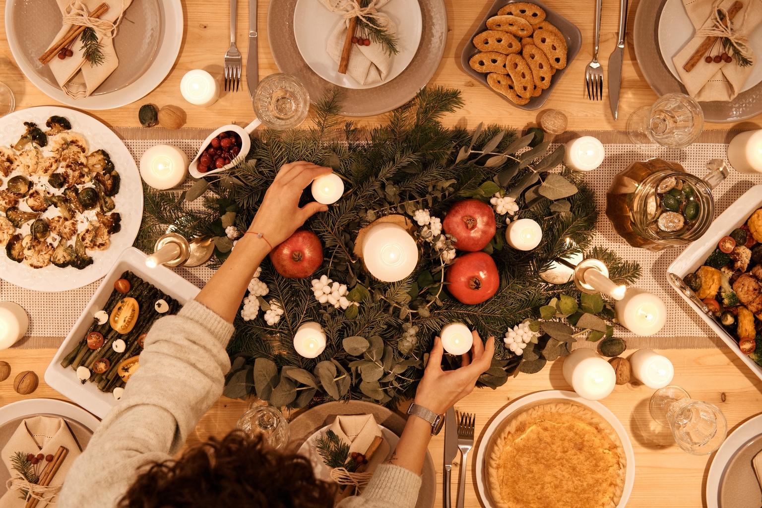 tavola di dicembre: centro di frutta