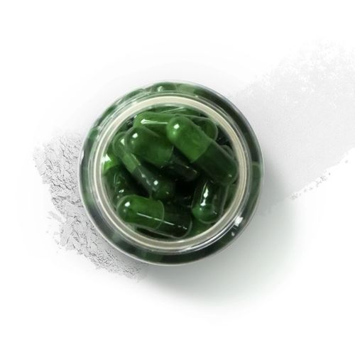 Barattolo con pillole verdi - V / Essential Uomo 45+