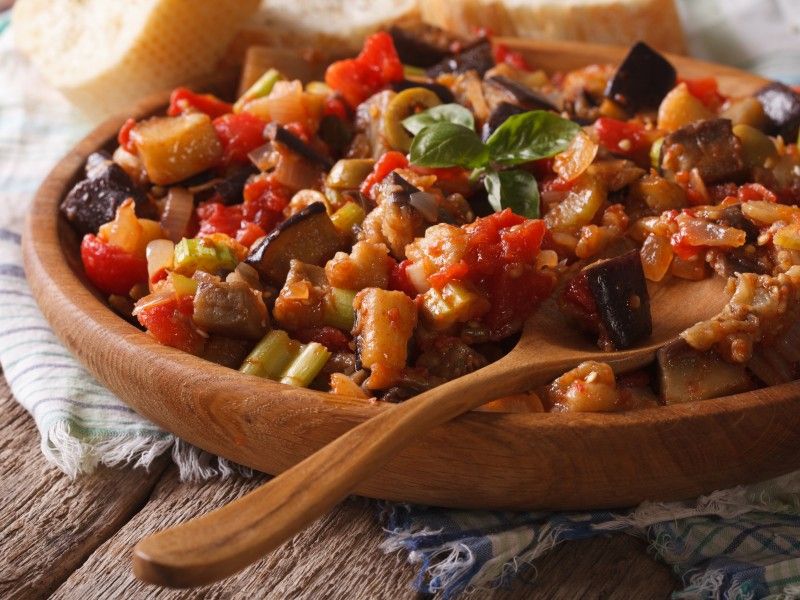 Caponata con verdure di giugno