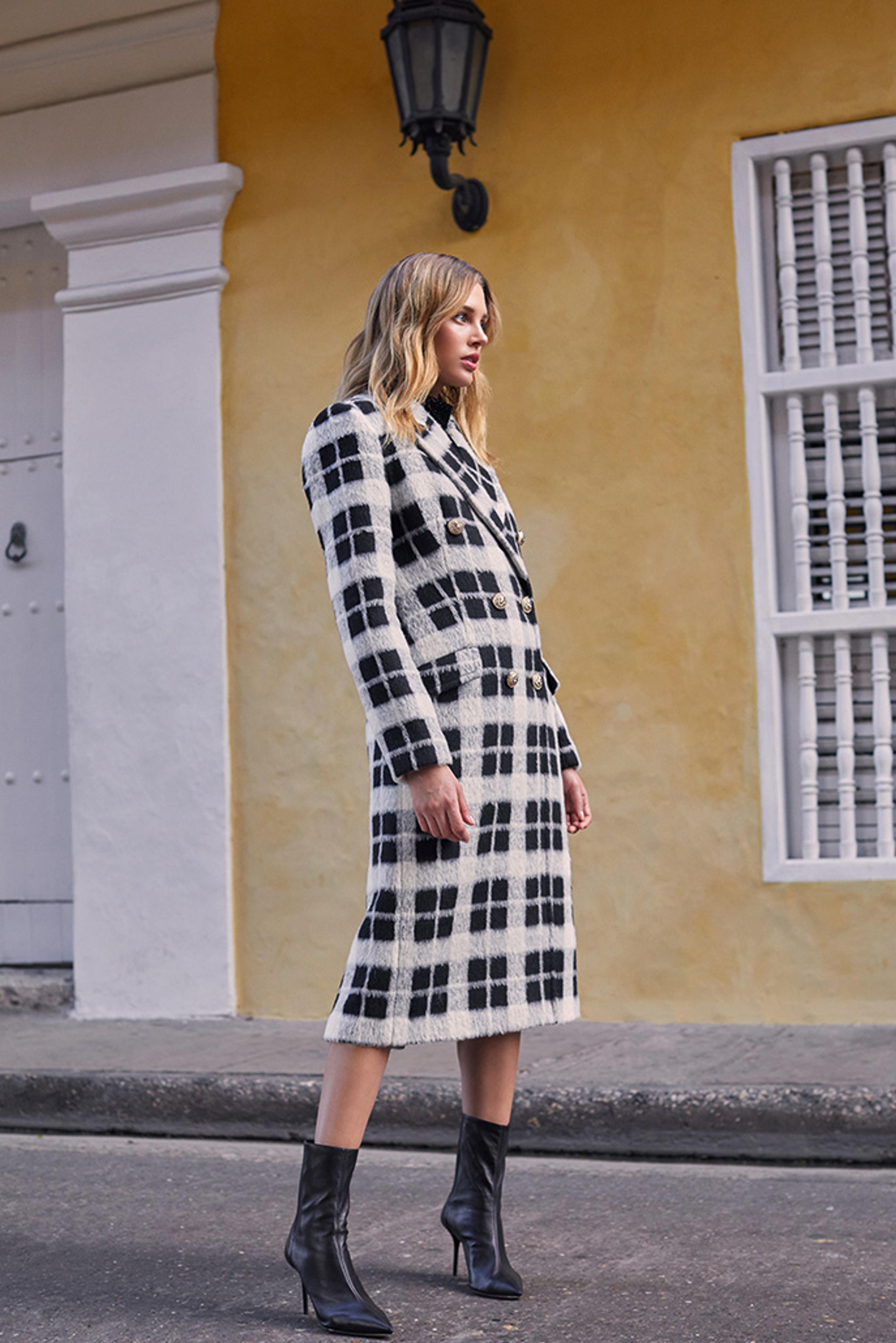 Rebecca Vallance Colombia