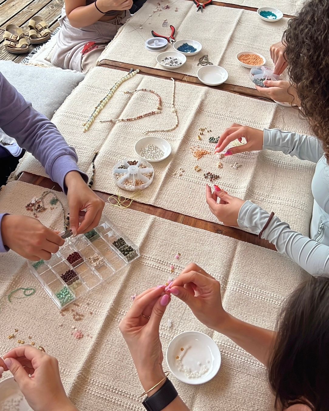 Workshop | Crează-ți un colier de pietre