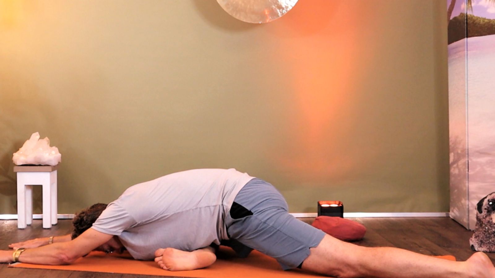 Hip opener full class - let go of stress and misbalance and arrive 100% in the now