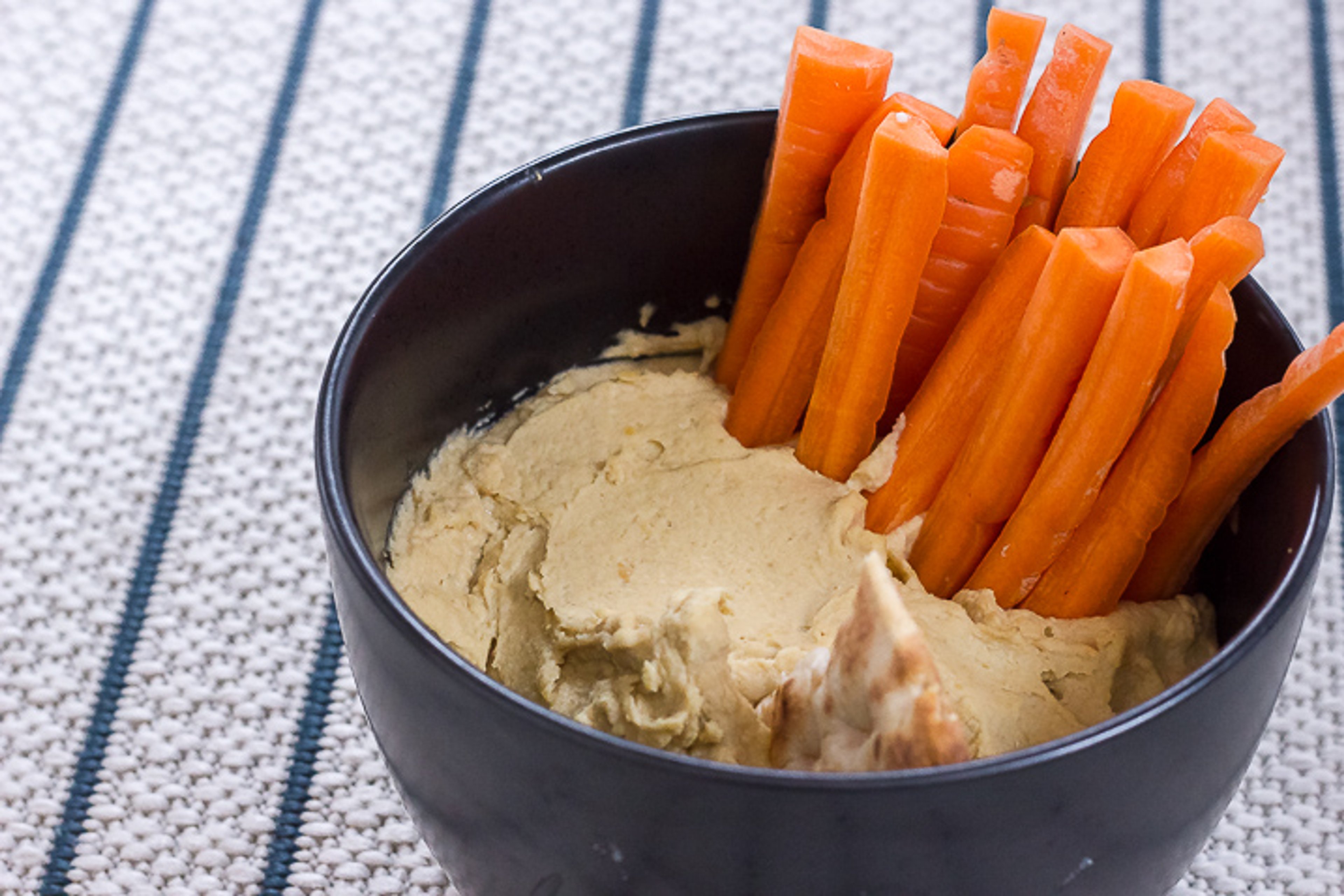 Tabbouleh-inspireret blomkålssalat og den bedste hummus
