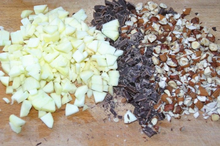 Nøddekage med æble