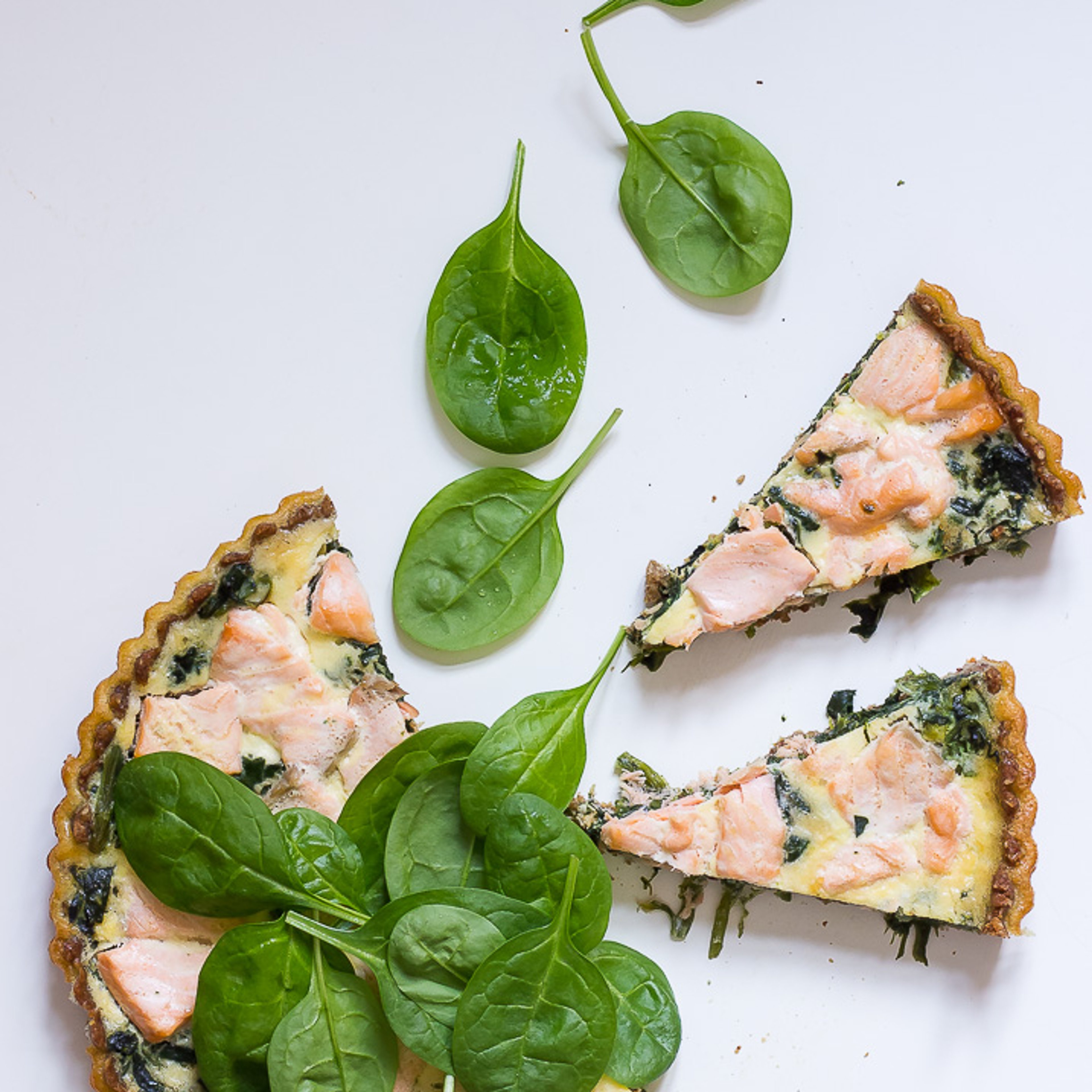 Tærte med spinat og laks