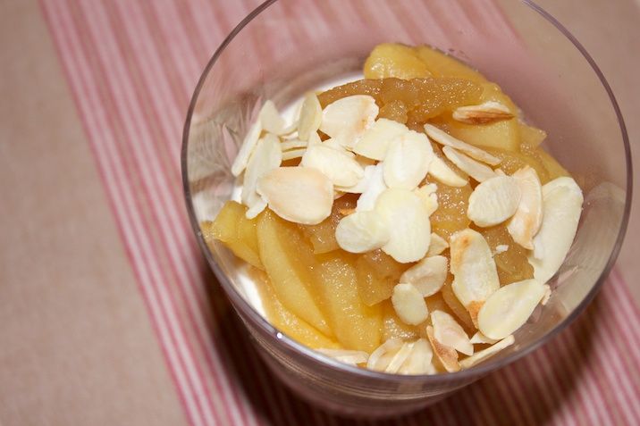 Panna cotta med krydrede æbler