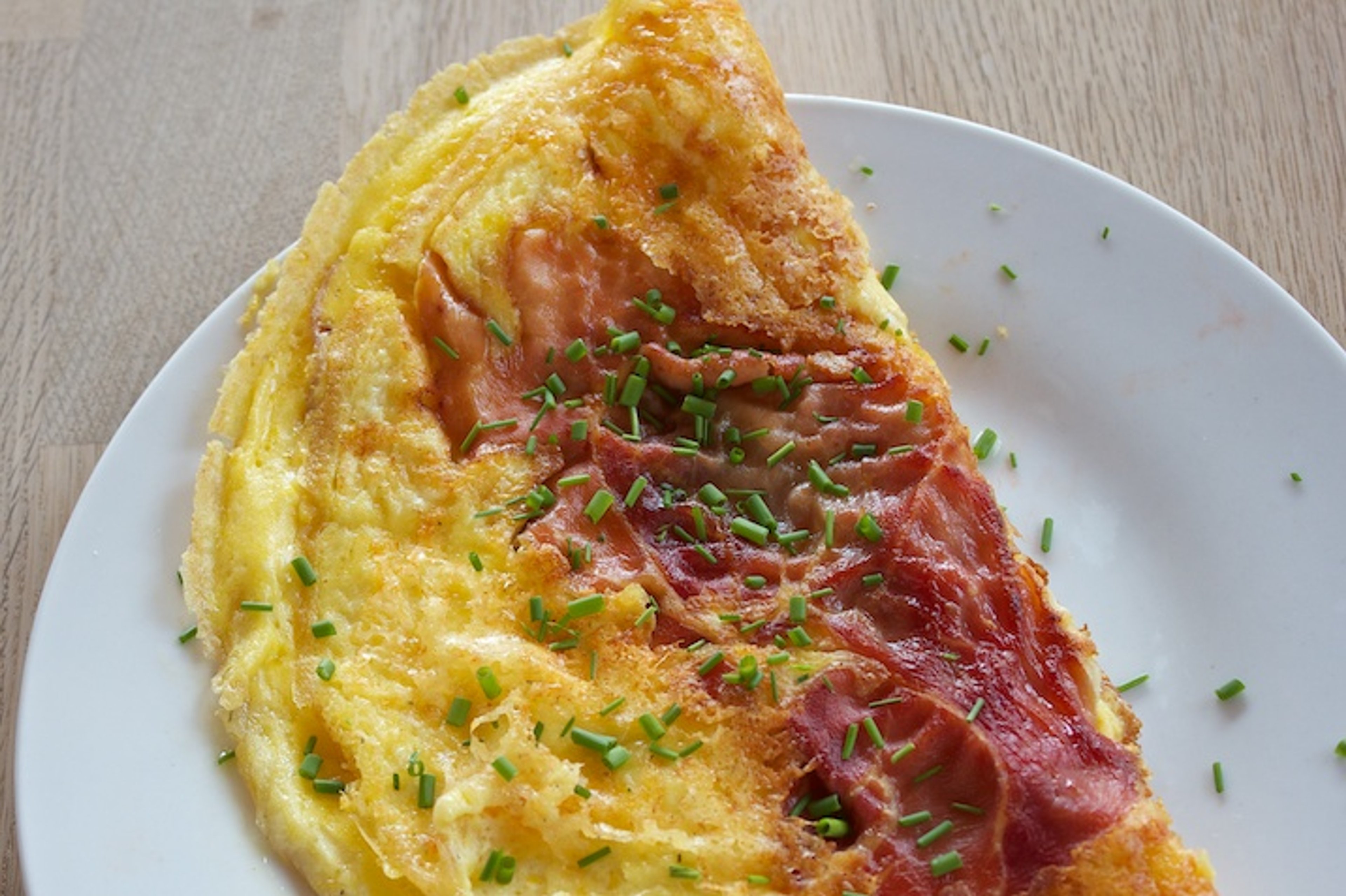 Sprød ostepaneret omelet