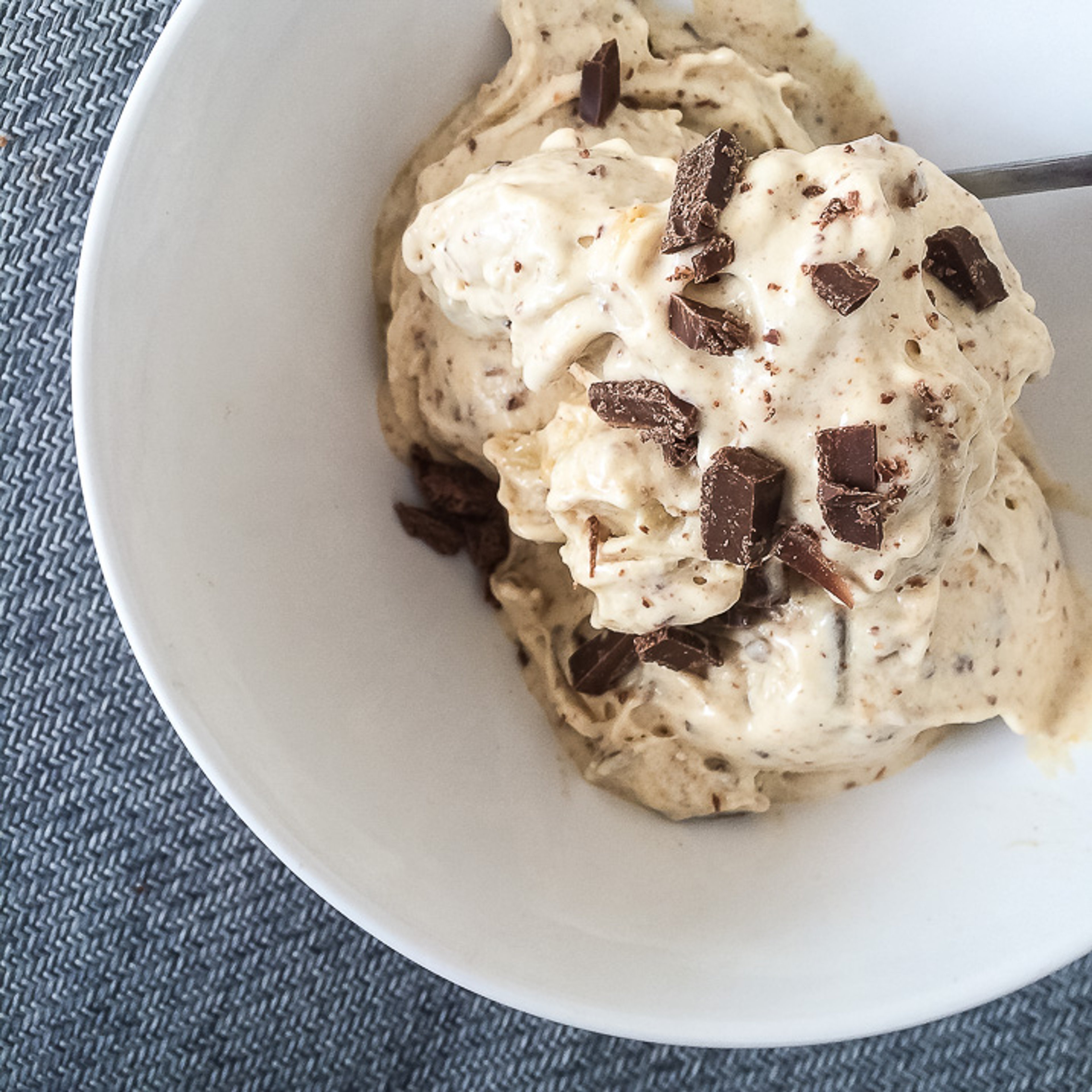 Bananis med peanutbutter og chokolade