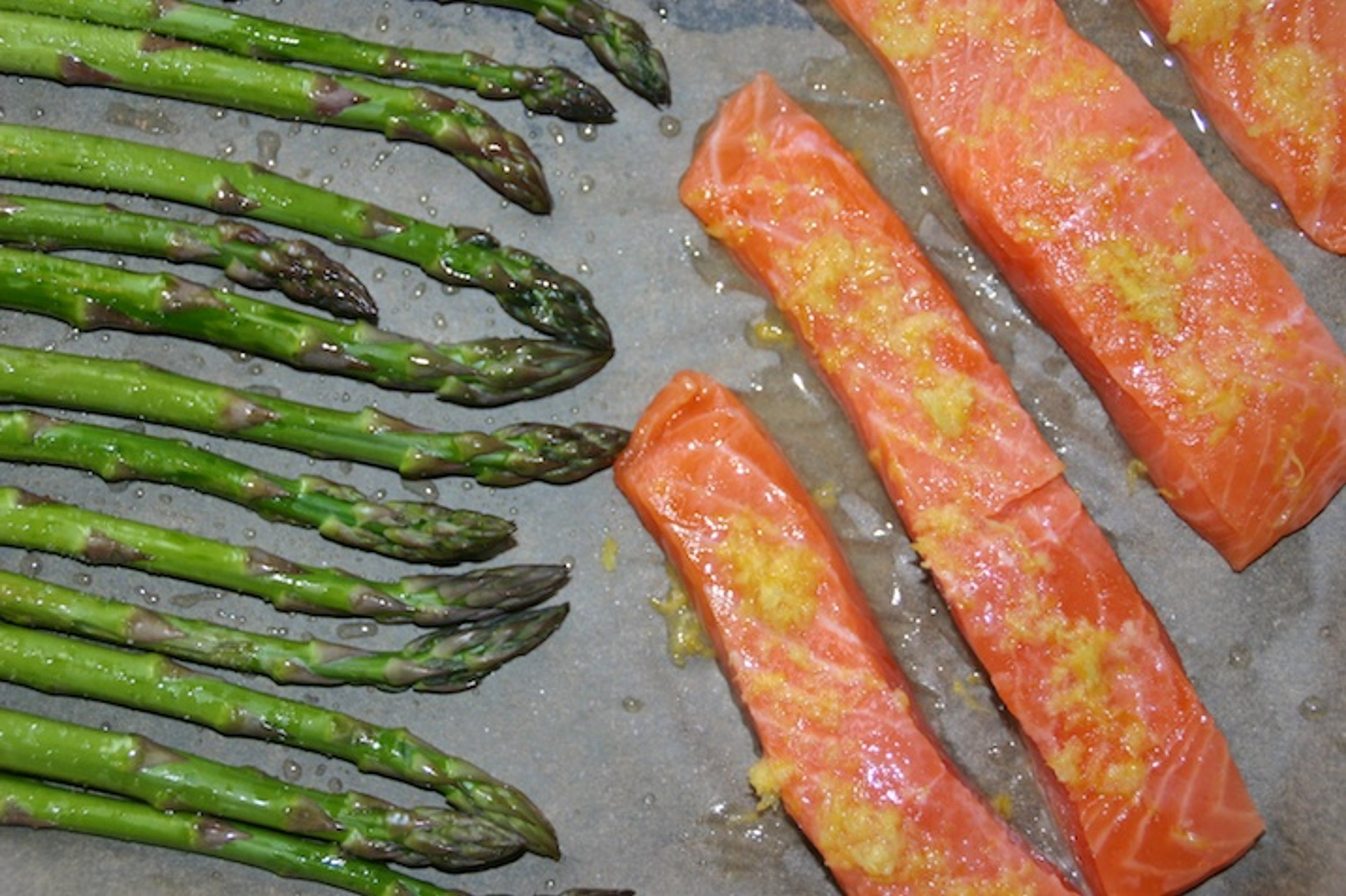 Laks med asparges, spinat og citroncreme