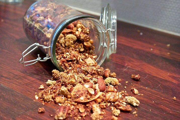 Kokosmüsli med nødder og morbær