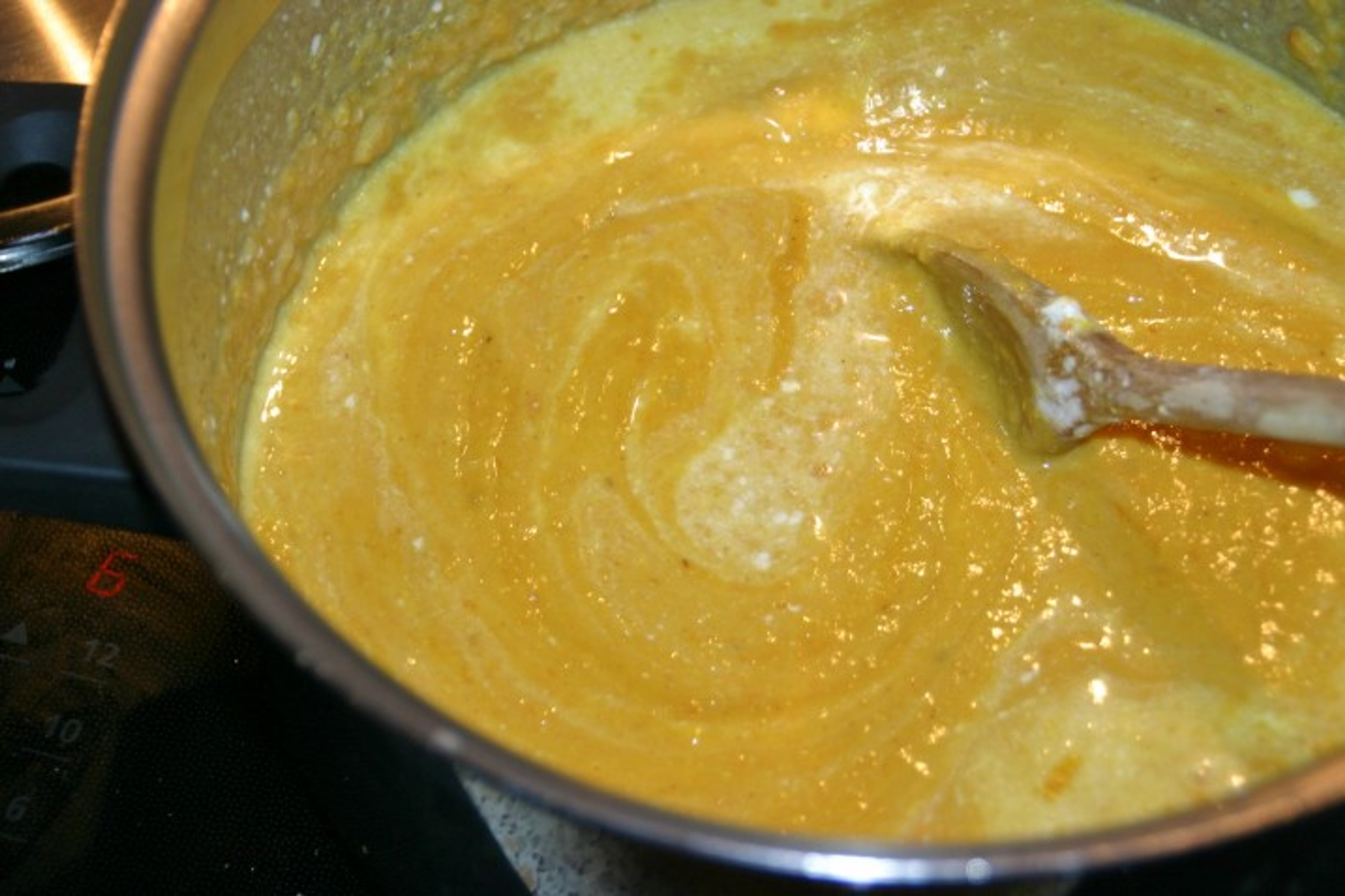 Rød linsesuppe med kokosmælk og lime