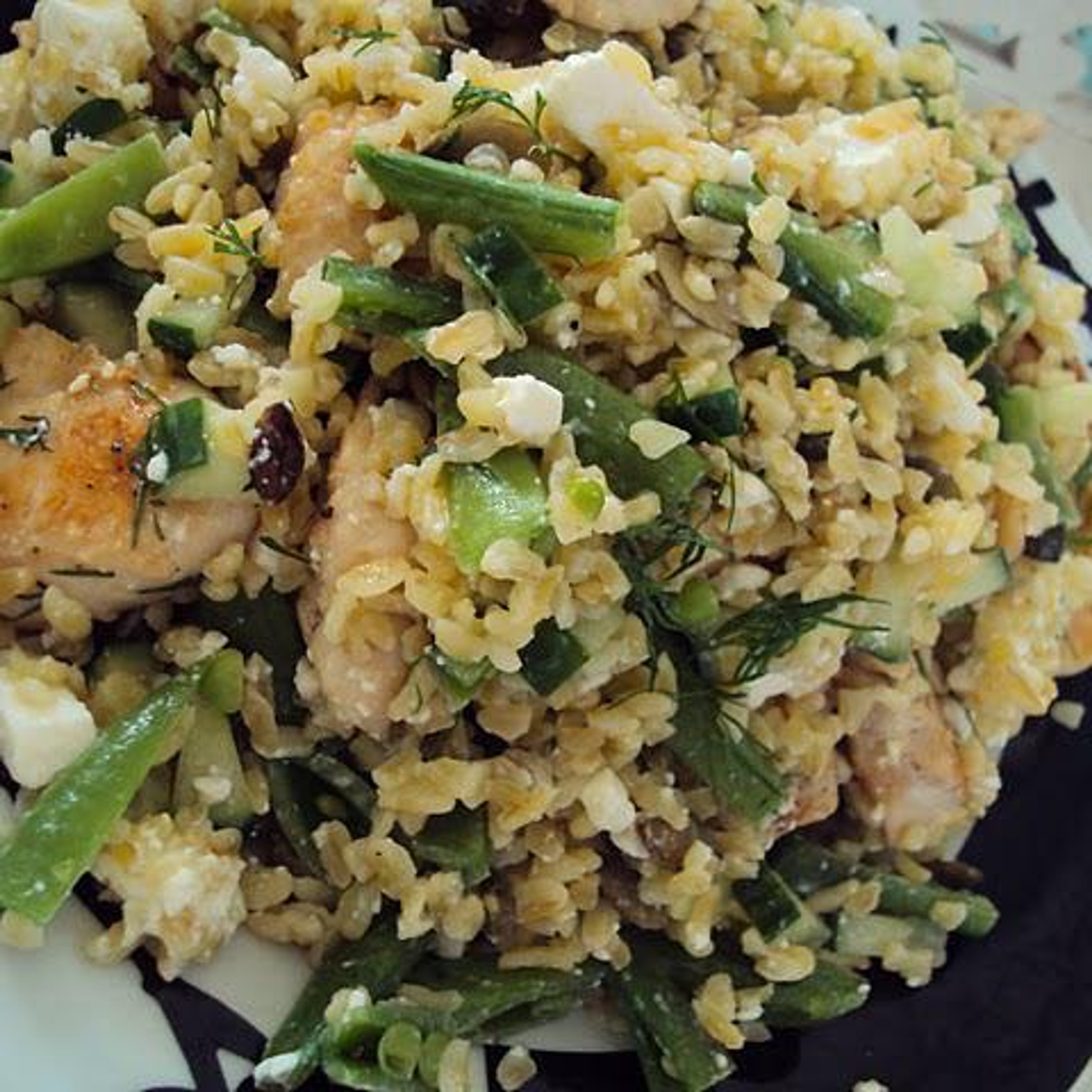 Lun bulgursalat med kylling og feta