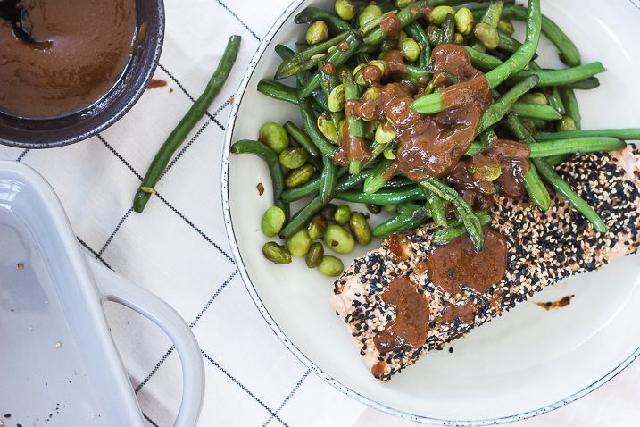 To slags grønne bønner, sesamlaks og misodressing - og umanerligt meget umami!