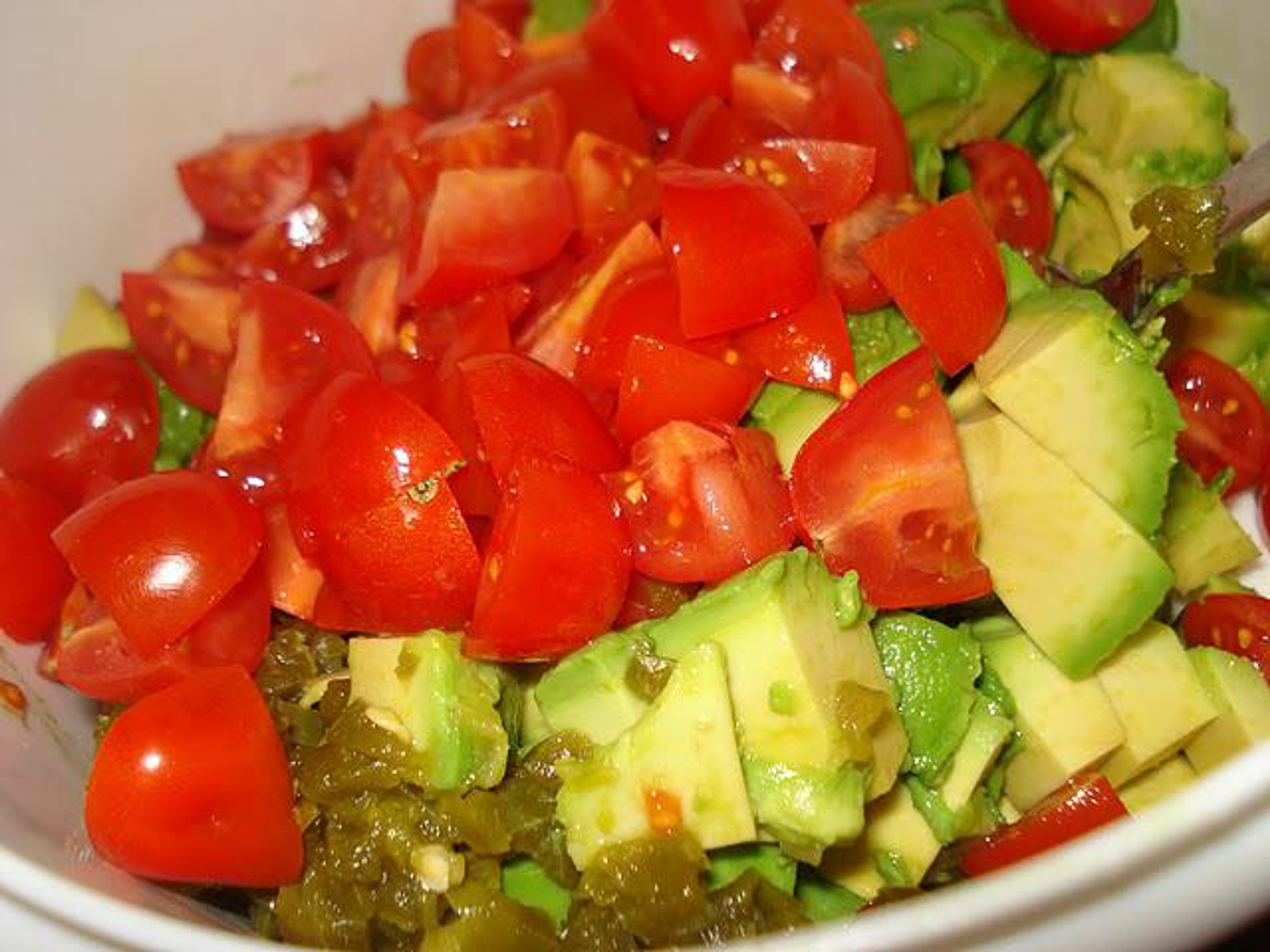 Quesadillas med laks, spinat og grov guacamole med jalapeños