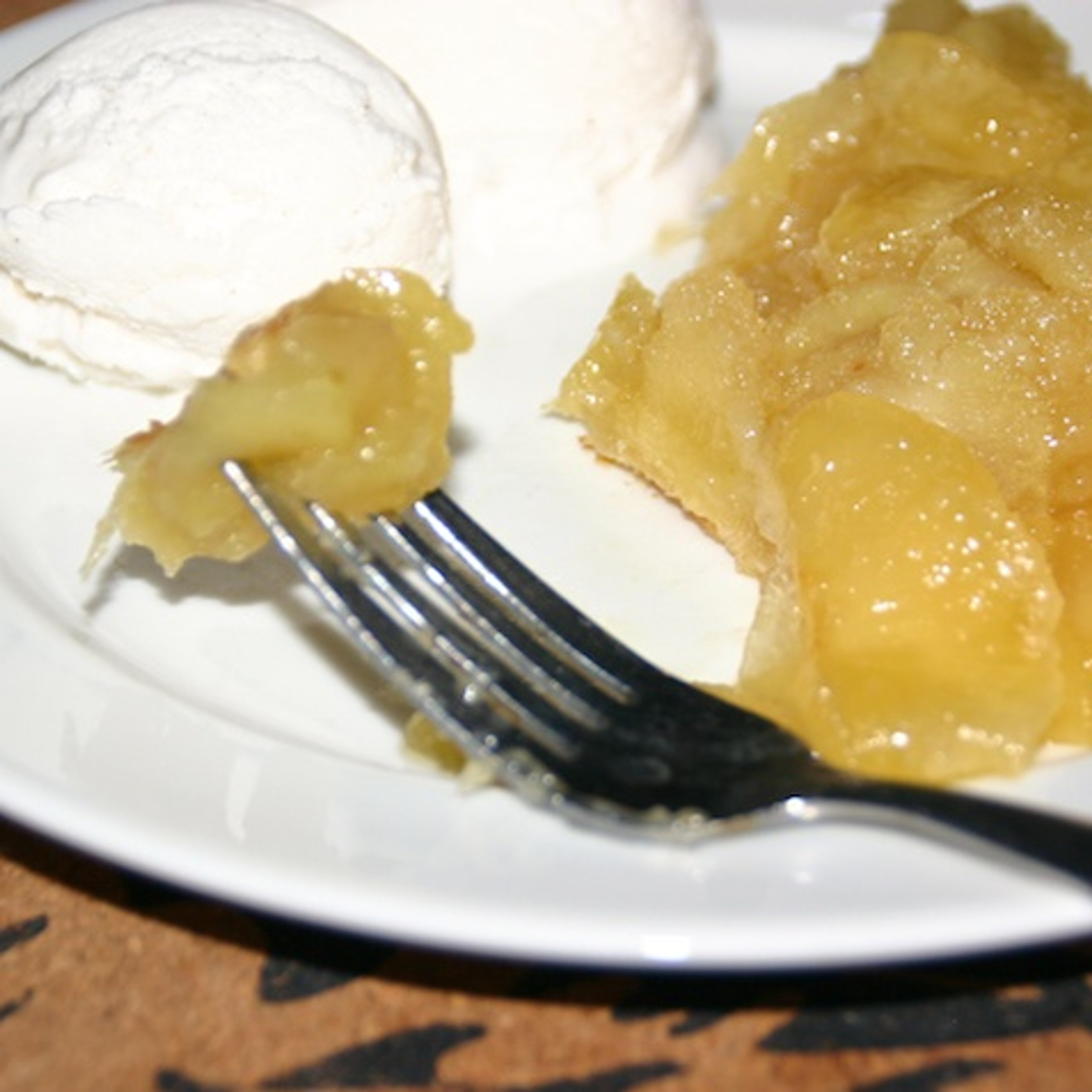 Tarte tatin med marcipan og butterdej