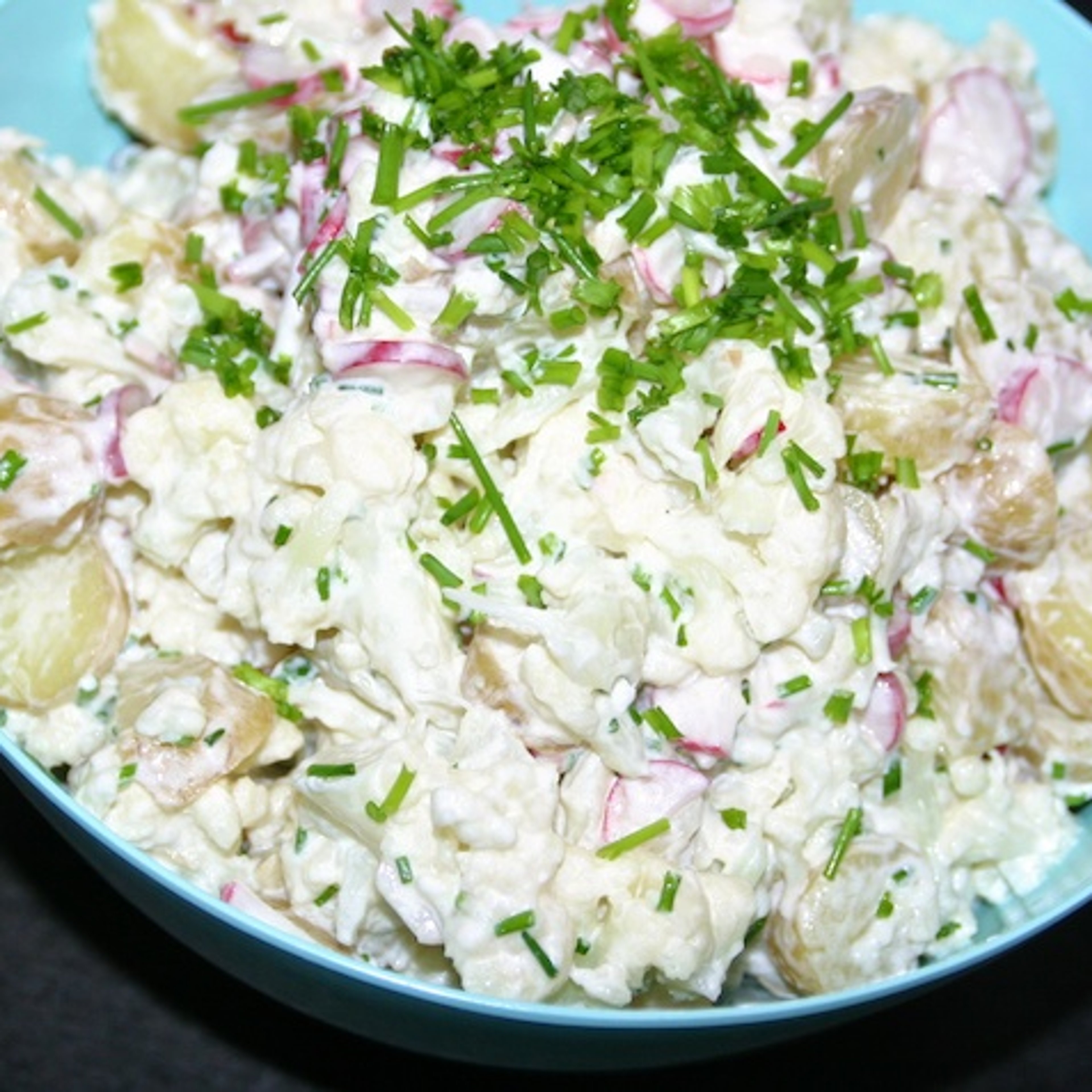 Kartoffelsalat med blomkål og radiser