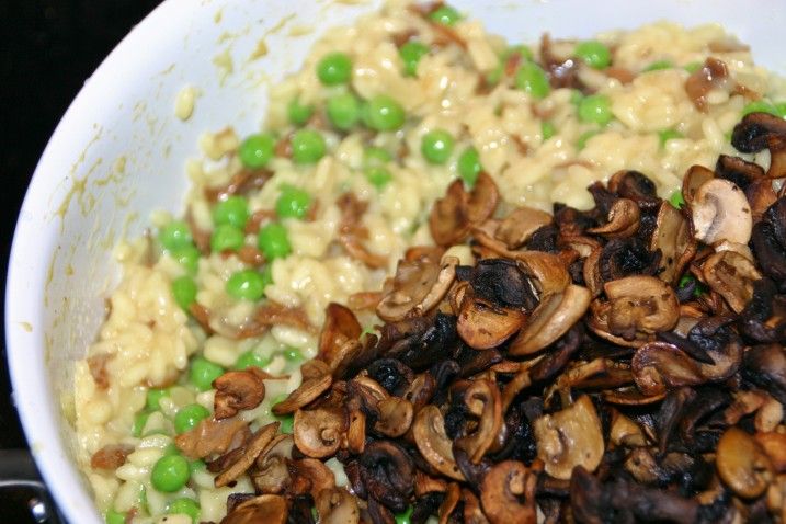 Svamperisotto med ærter og serranoskinke