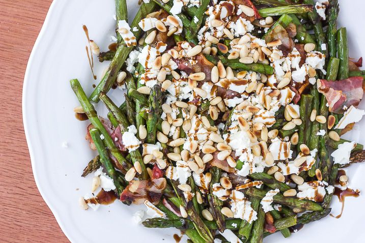 grillede-asparges-bacon-feta-pinjekerner-1