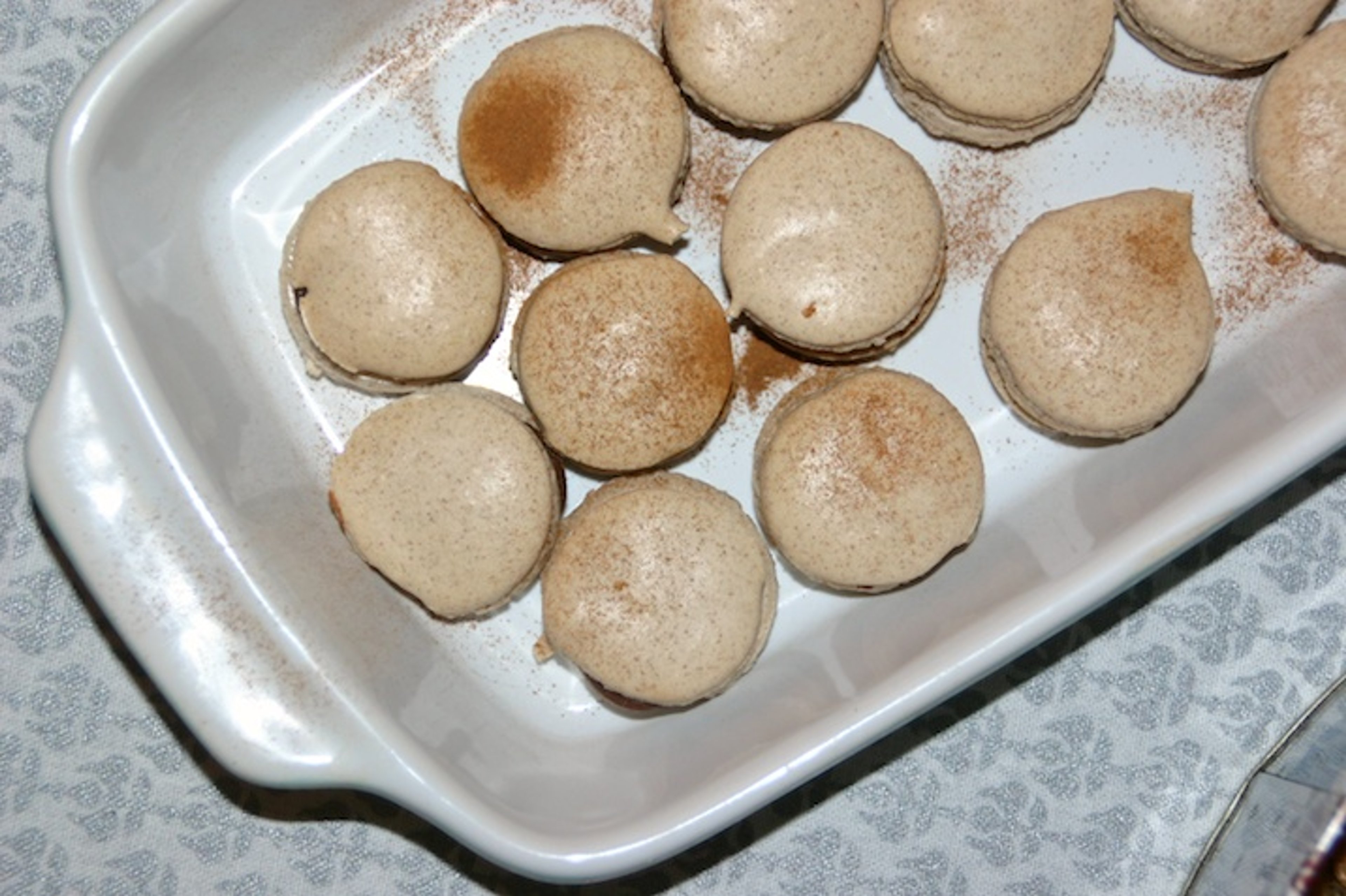 Macarons med chokolade og kanel