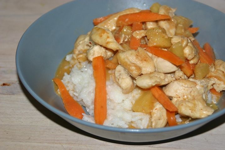 Kyllinge- og ananaswok