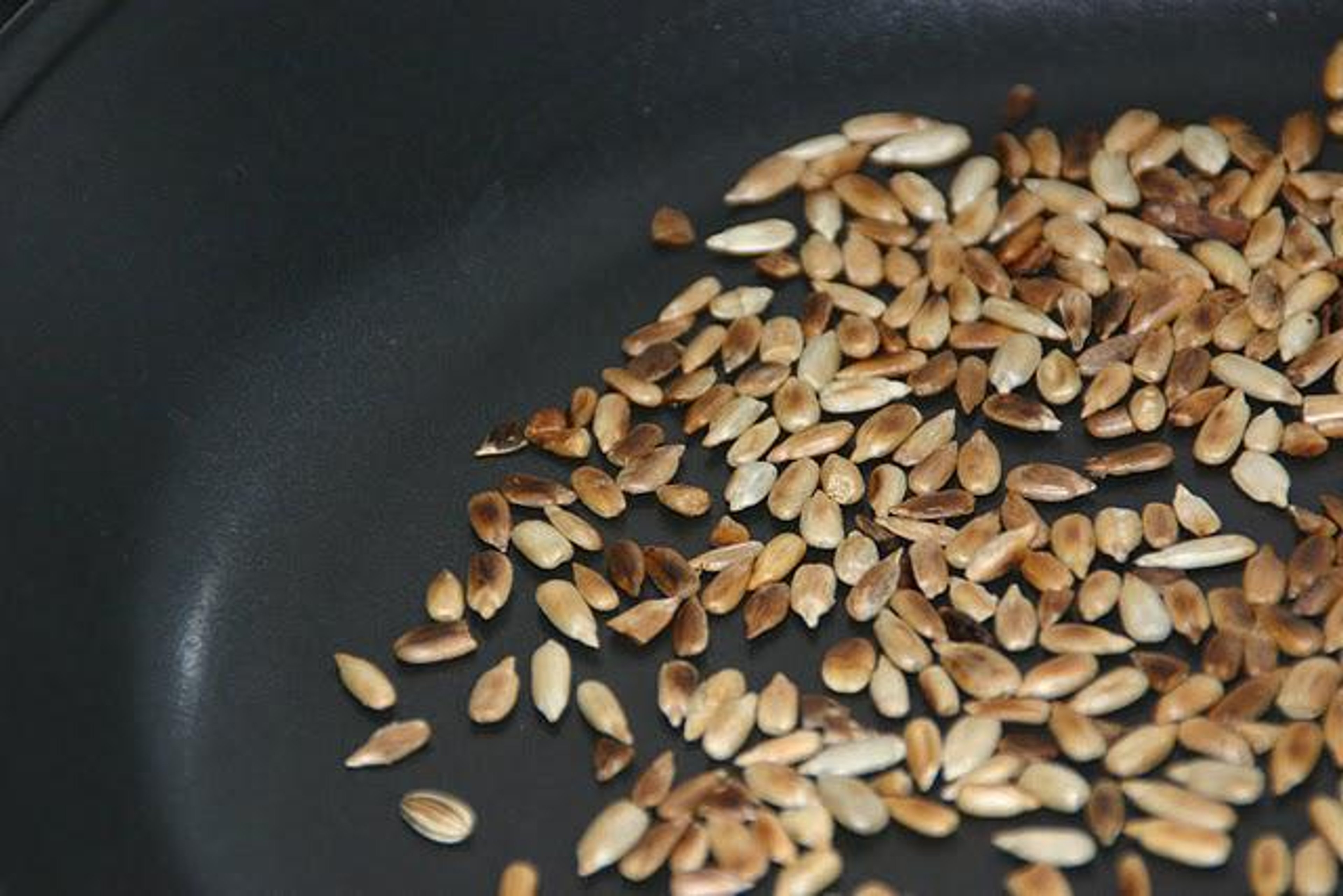 Grønne bønner med feta og solsikkekerner og nye kartofler