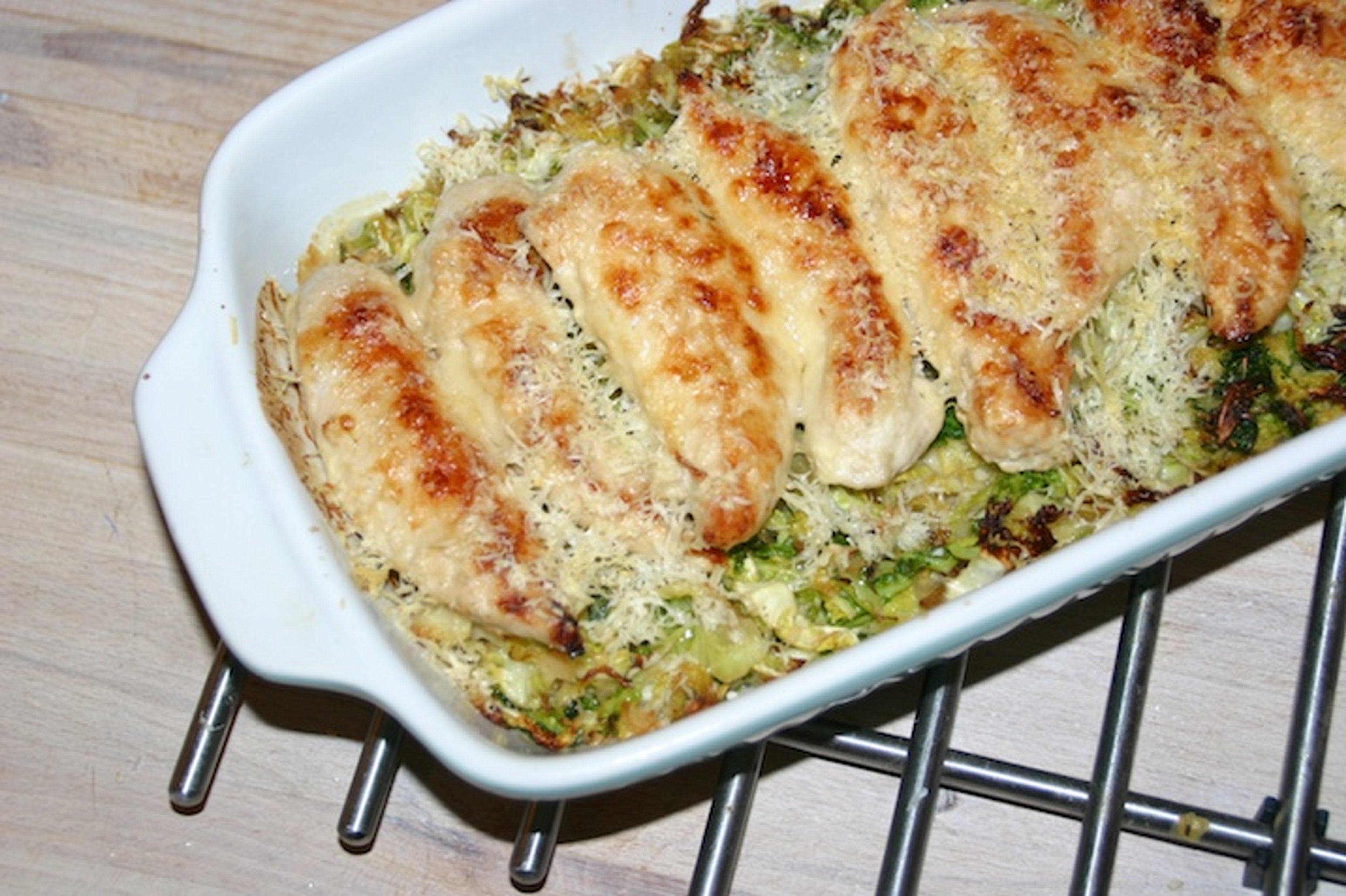 Ostegratineret kylling med savoykål - færdig i fad 2