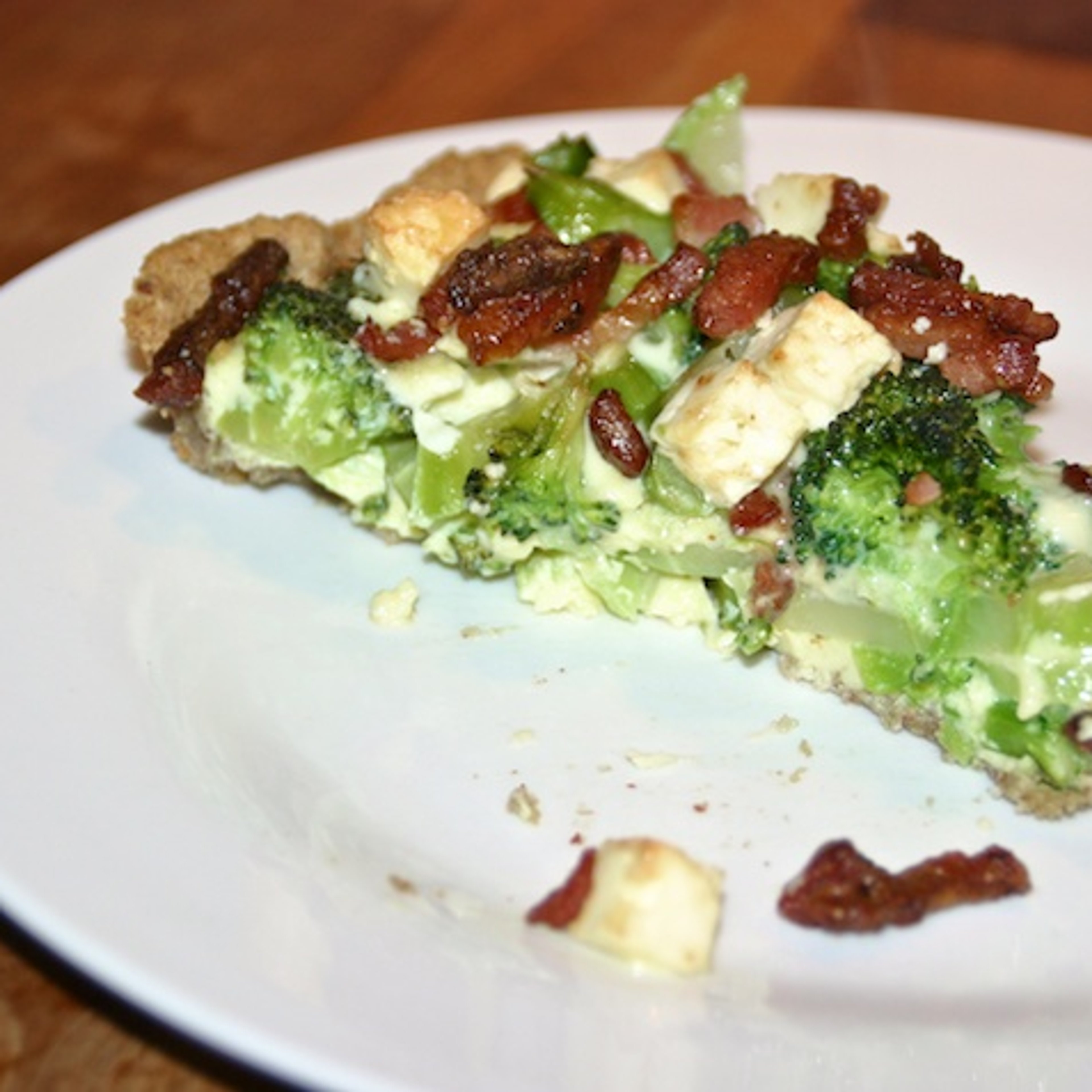 Broccolitærte med bacon og feta