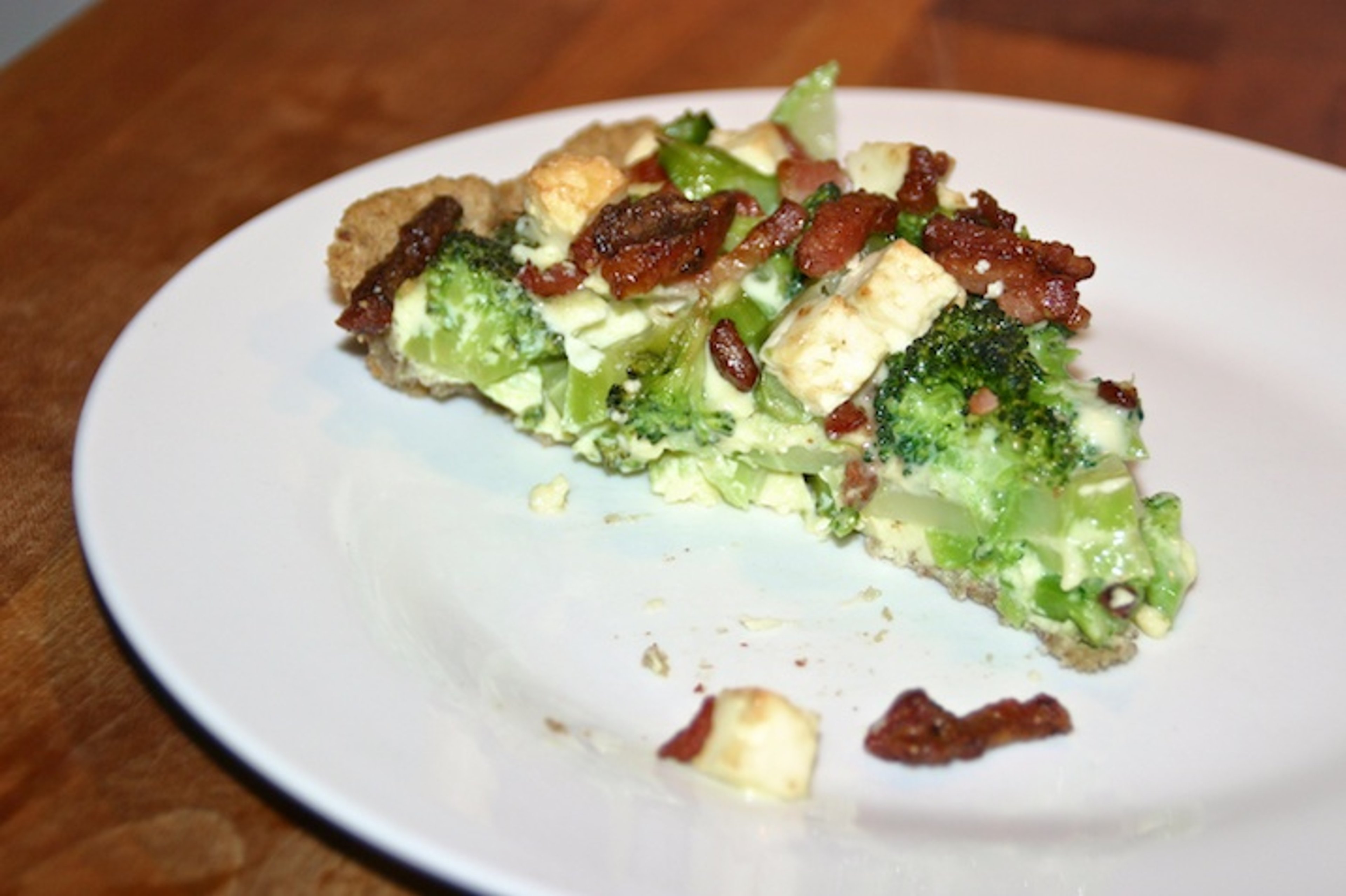 Broccolitærte med bacon og feta