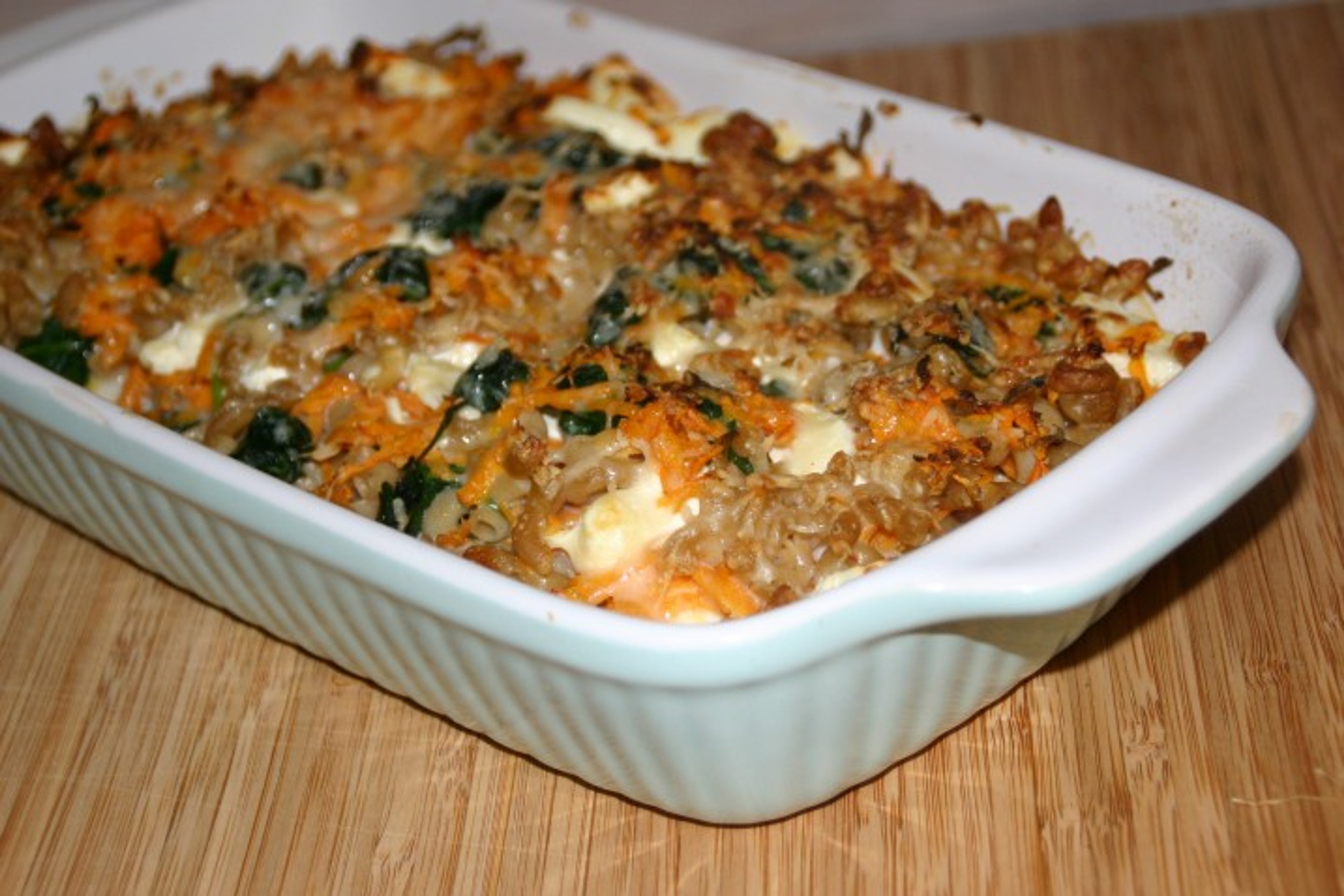 Pastagratin med spinat og gulerod