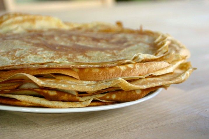 Pandekager med hjemmelavet chokoladesauce