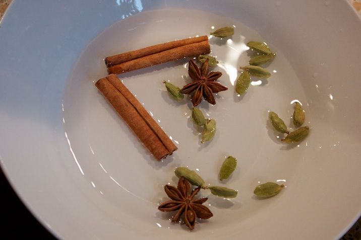 Panna cotta med krydrede æbler