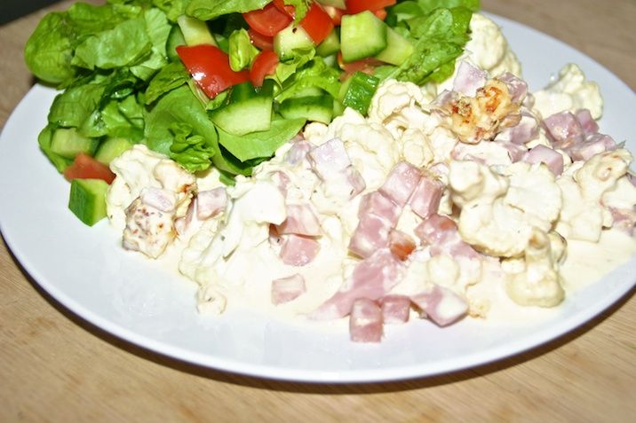 Pikant blomkåls- og skinkefad