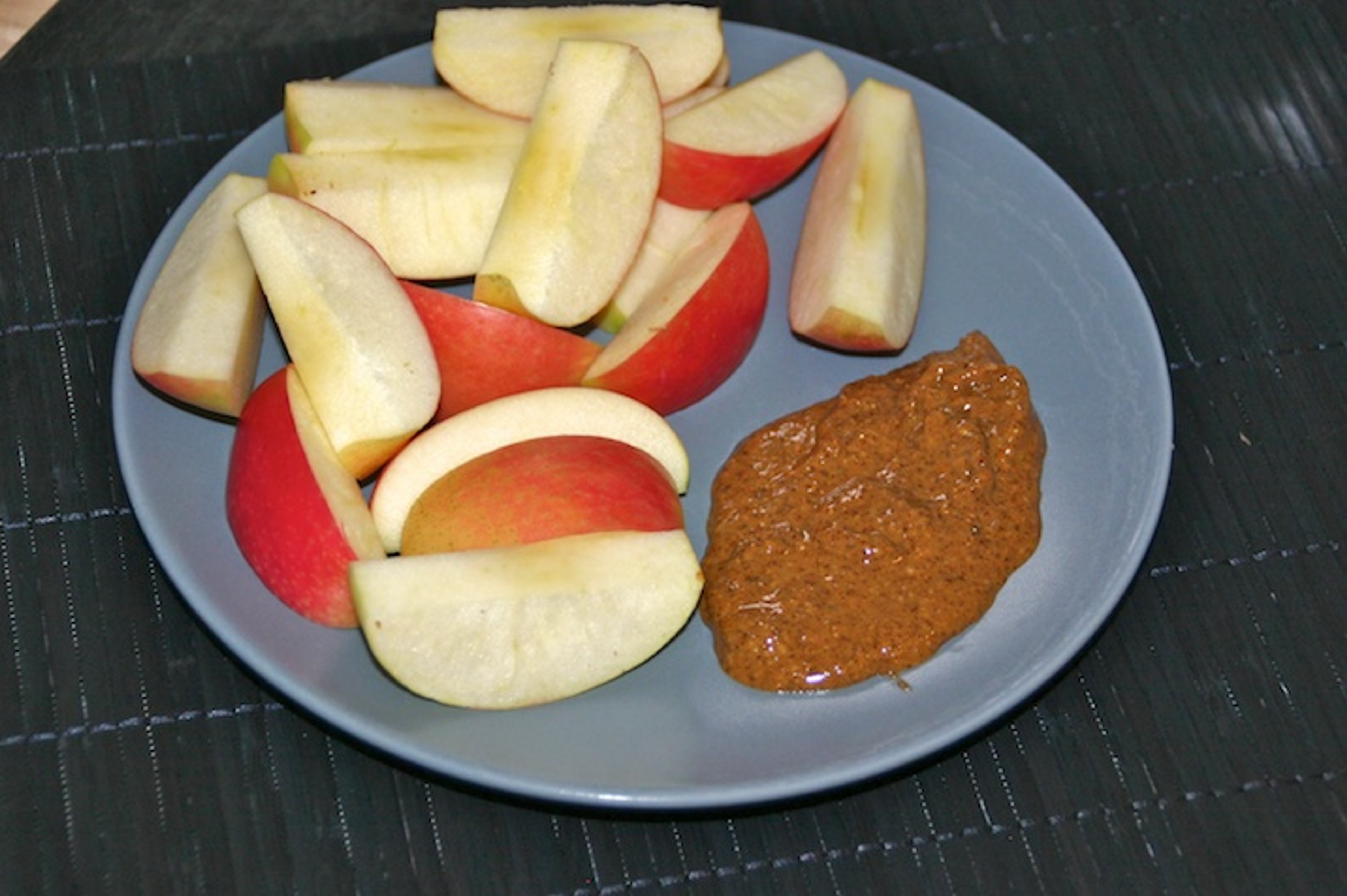 Æbler med mandelsmør