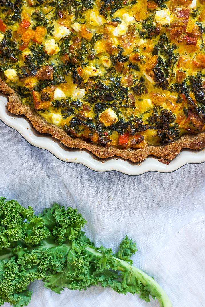 Tærte med græskar, grønkål, bacon, chili og feta