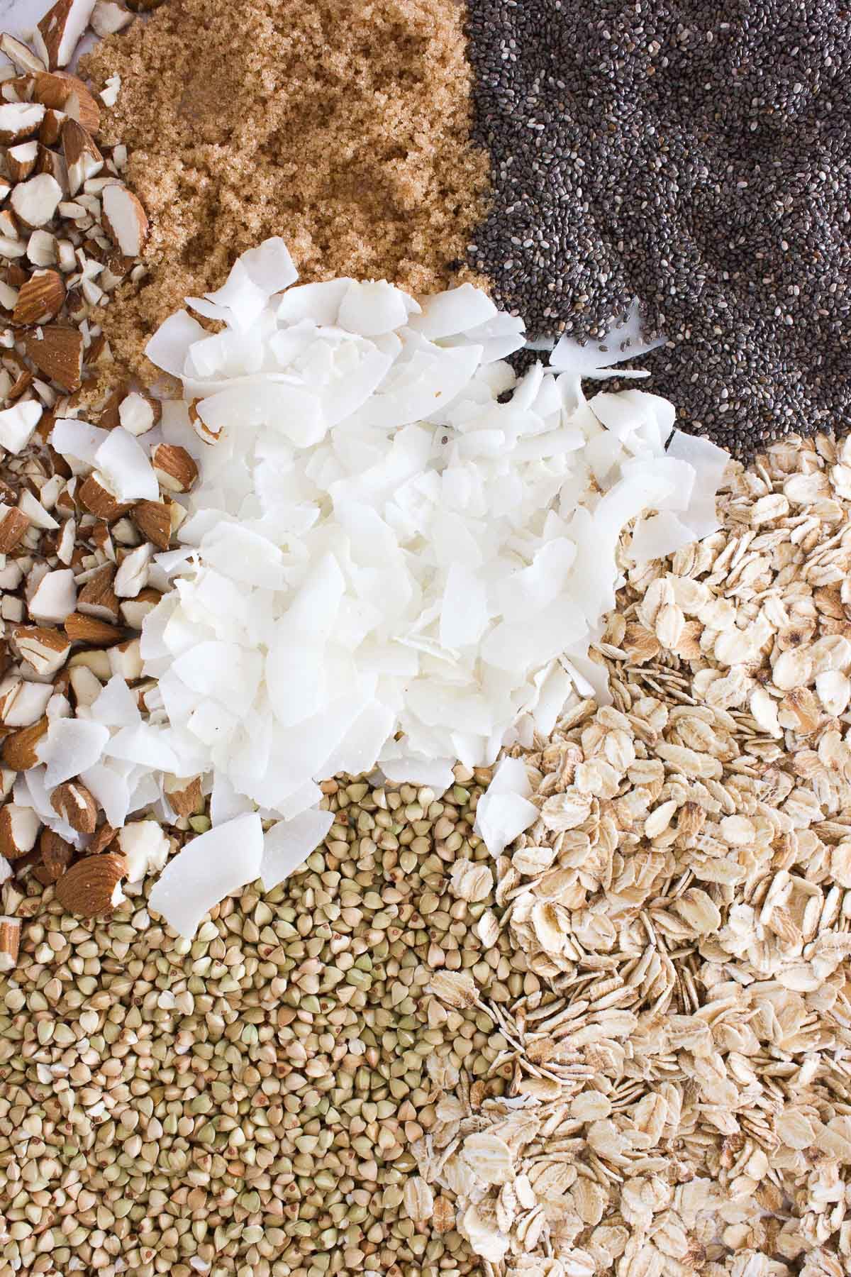 Sprød granola med havre, boghvede og kokos