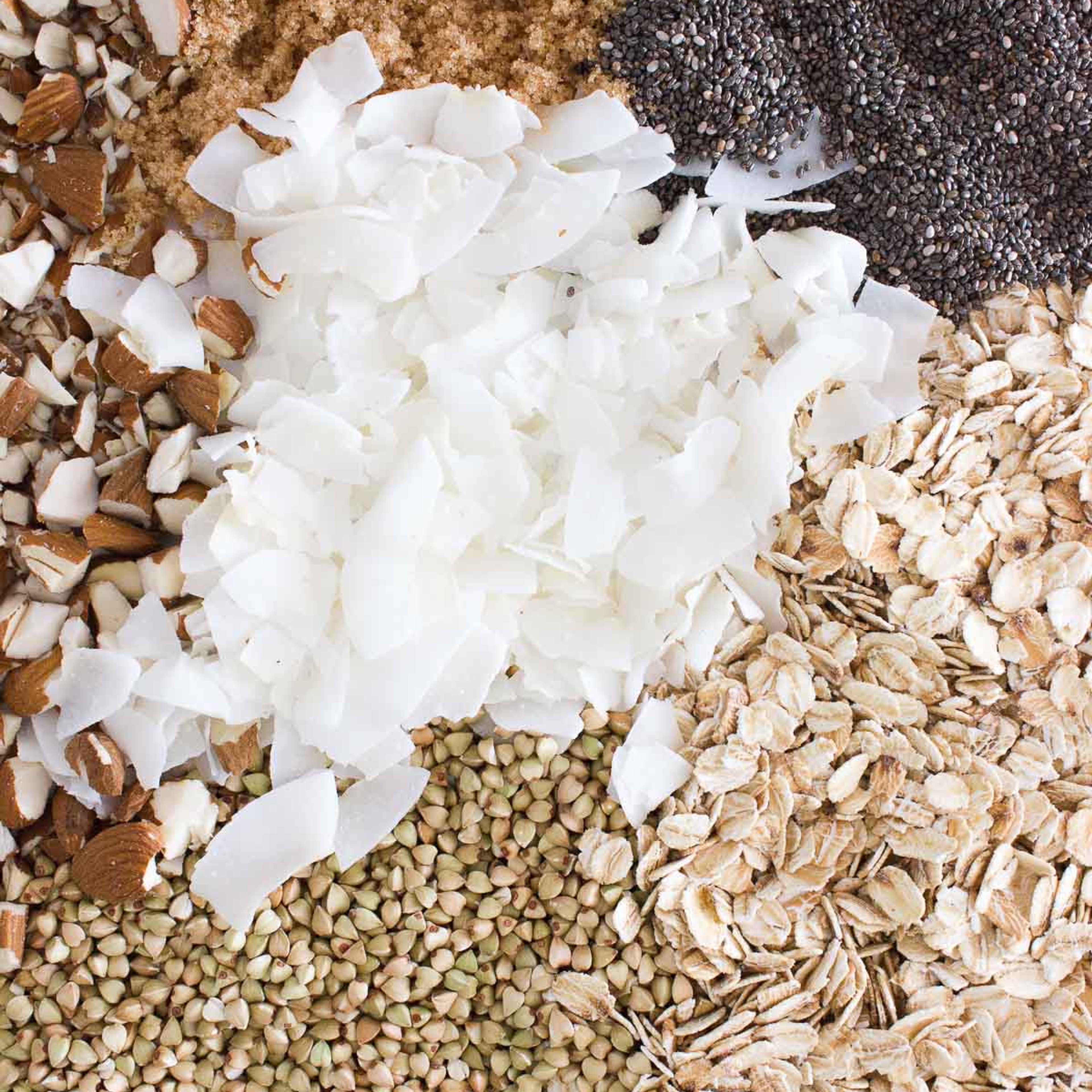 Sprød granola med havre, boghvede og kokos