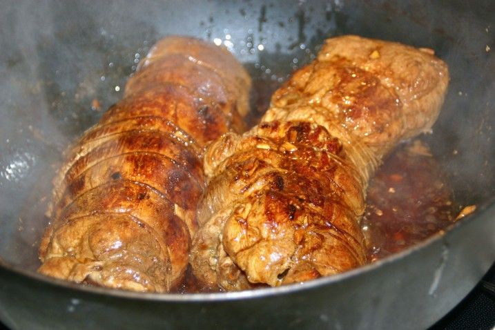 Helstegt marineret kalkunbryst og parmesan-rosenkål