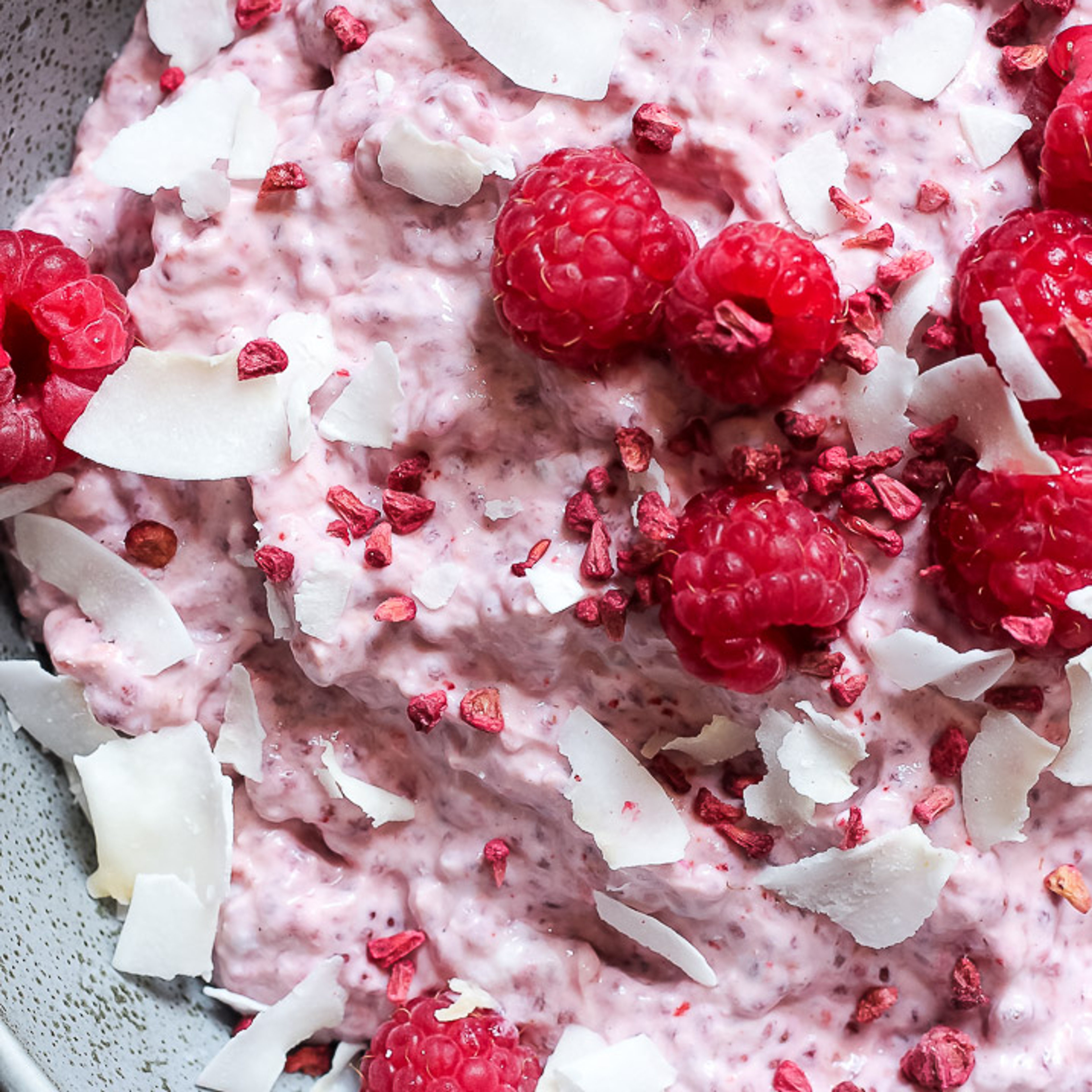 Hindbærchiagrød med kokos og yndige fornemmelser