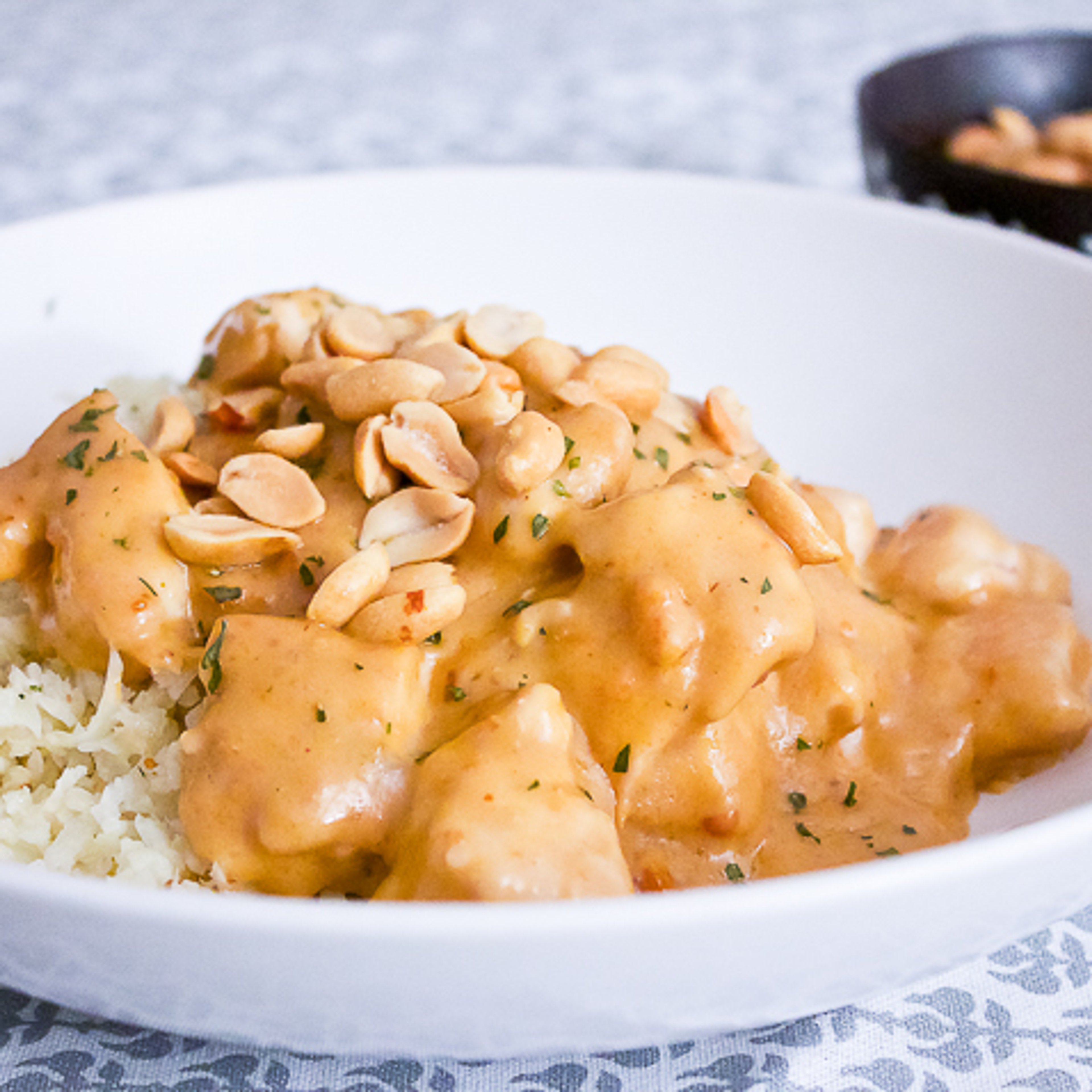 Kylling i cremet peanutsauce