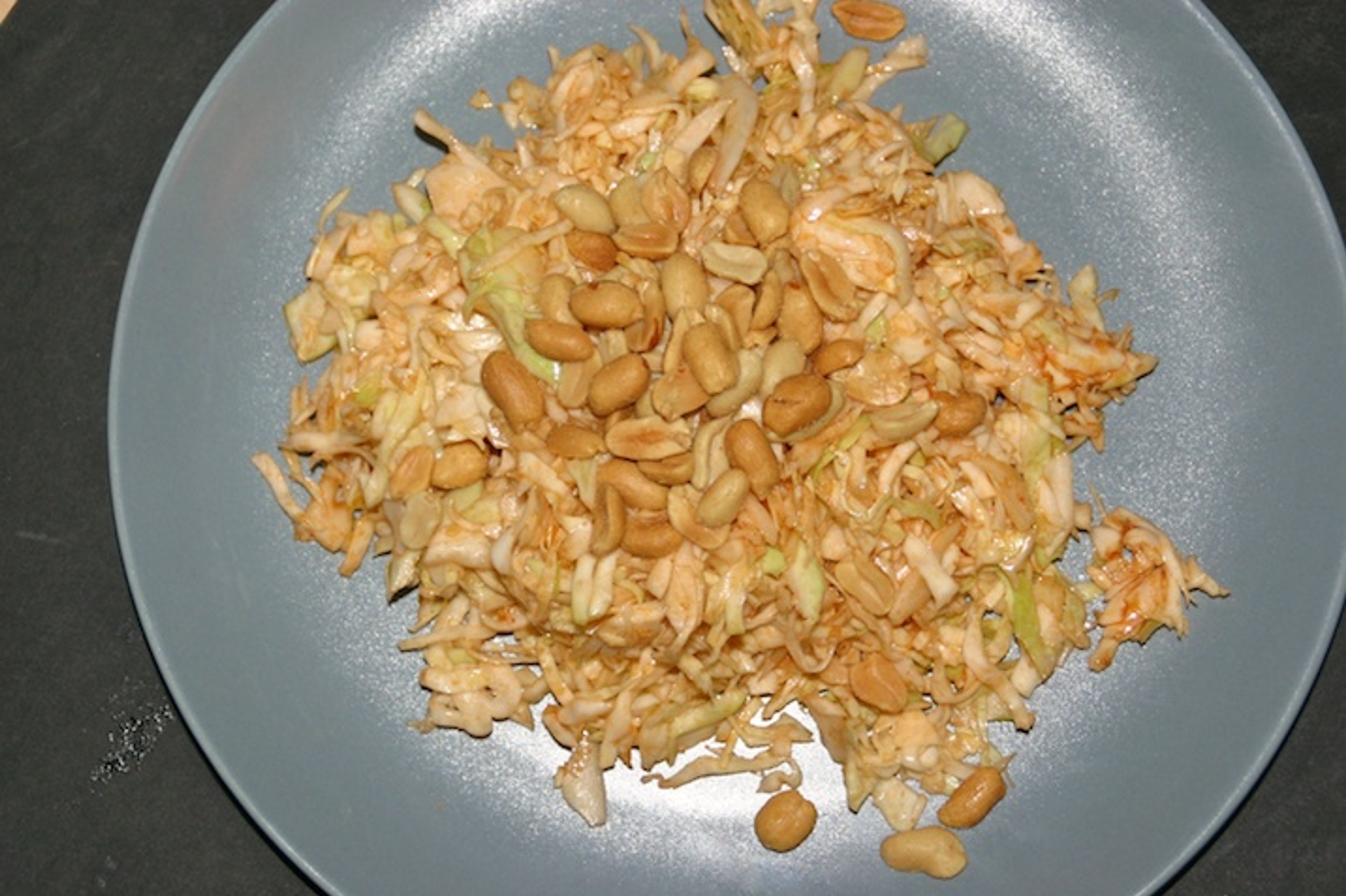 Hvidkålssalat med peanuts