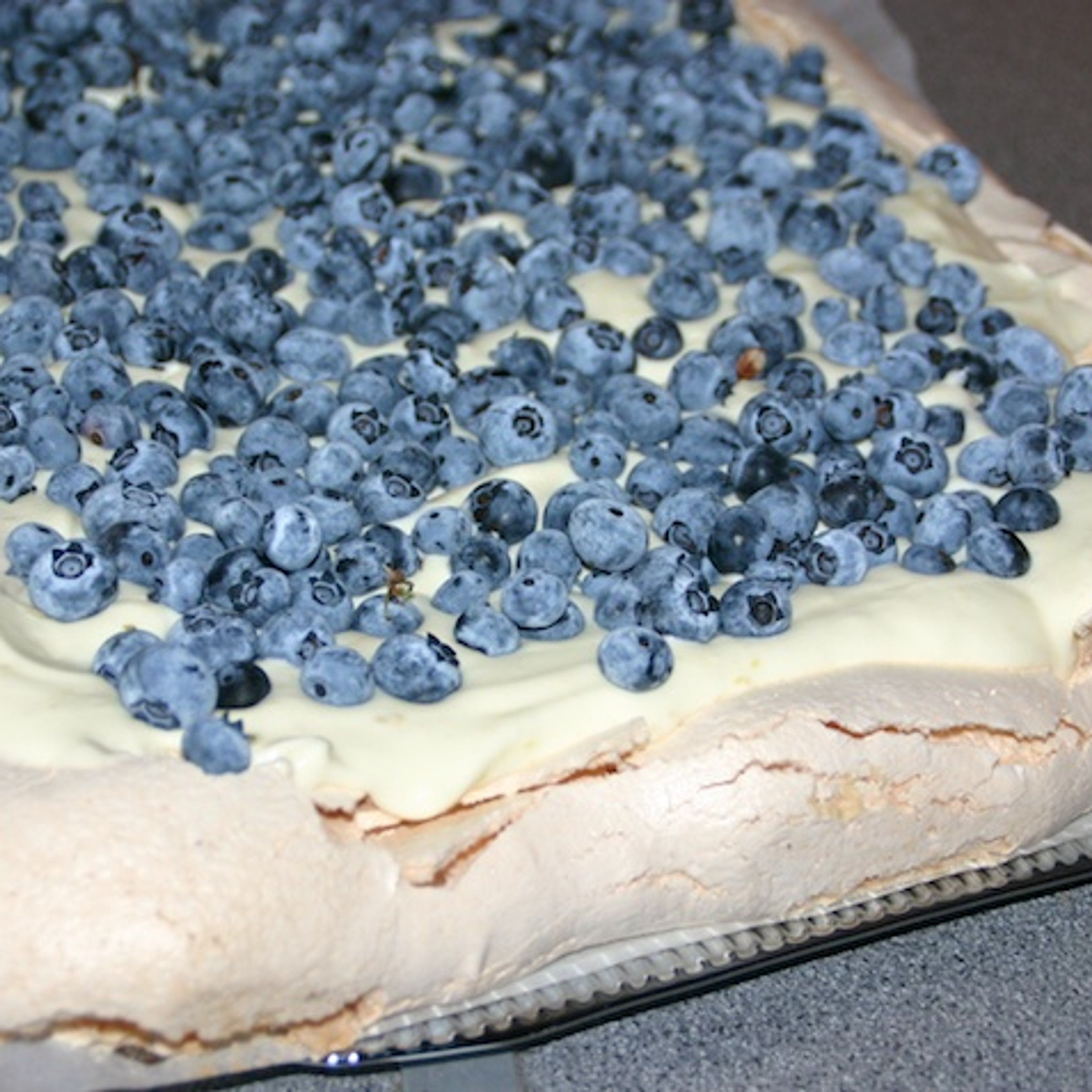 Pavlova med blåbær og citron