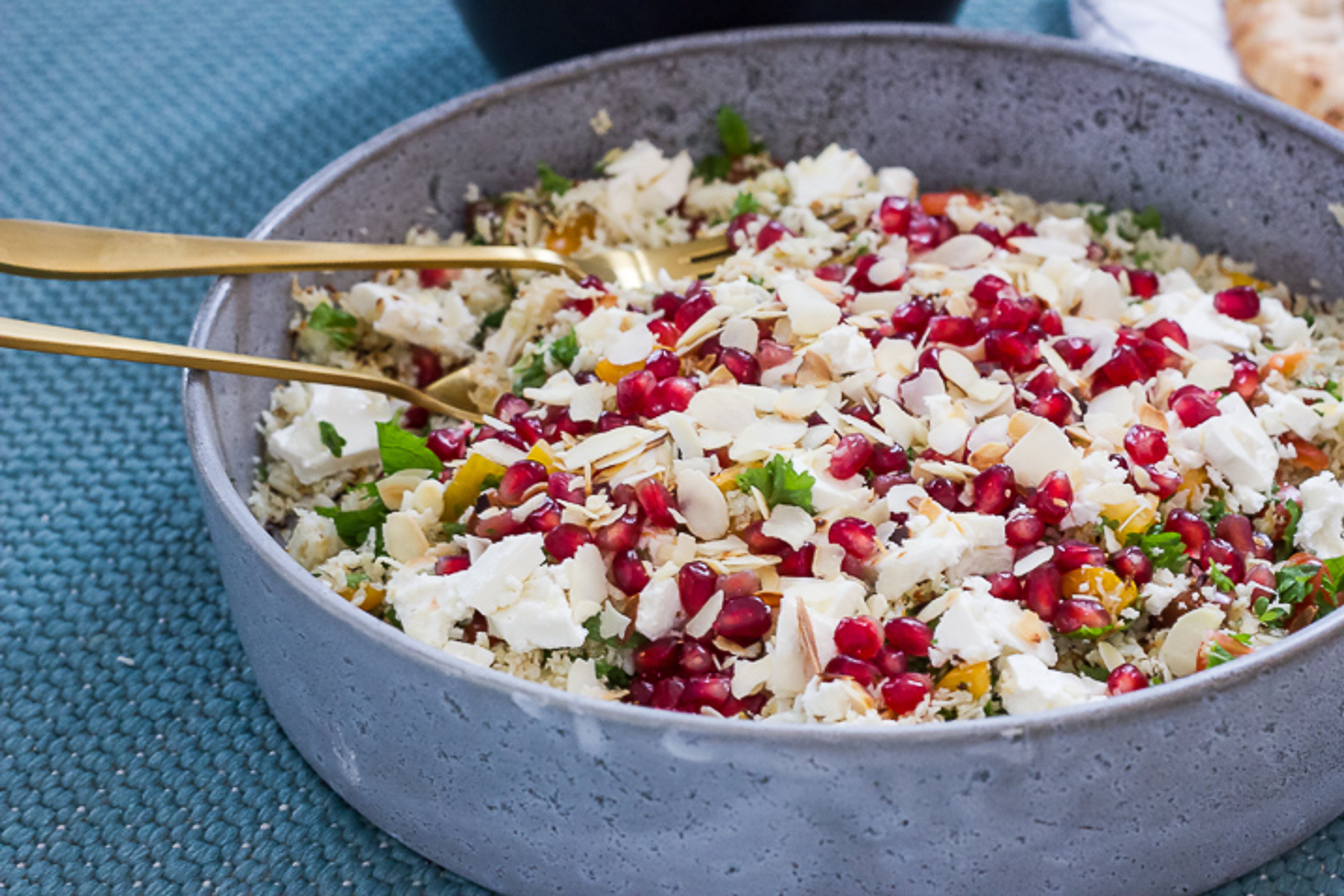 Tabbouleh-inspireret blomkålssalat og den bedste hummus